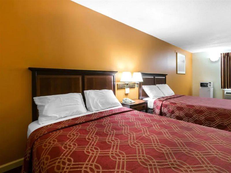 Econo Lodge At Six Flags Austell Exterior photo
