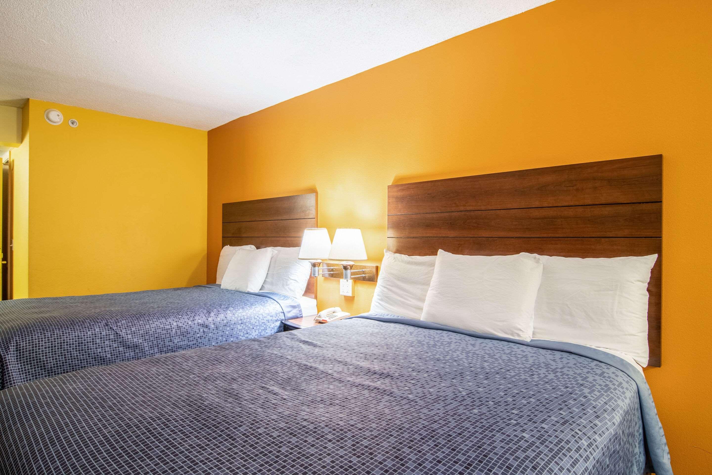 Econo Lodge At Six Flags Austell Exterior photo